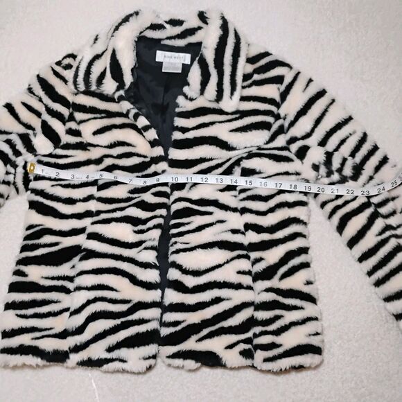 Faux Fur White Tiger / Zebra Print Eclectic Unique Chic Fun Party Coat Sz Small - Picture 10 of 12
